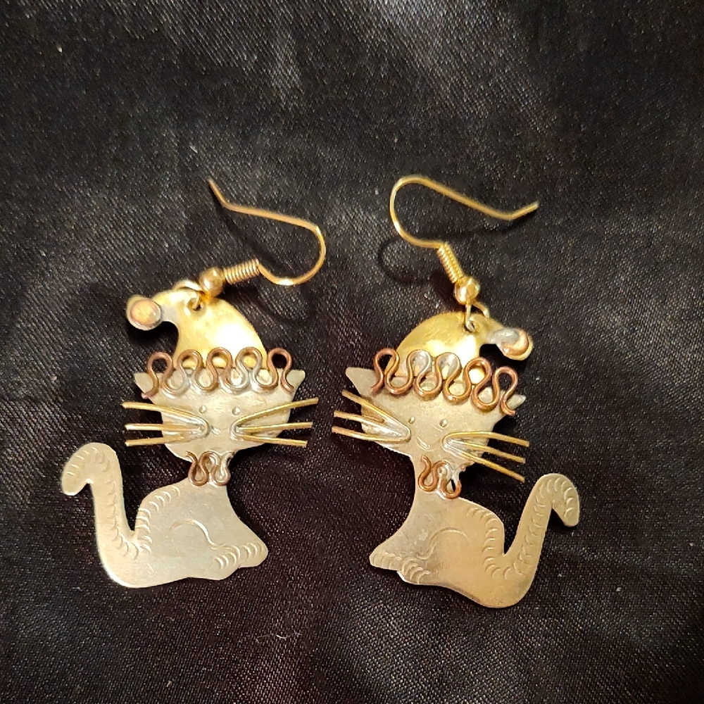 Tri Tone Cartoonist Gold & Silver Tones And Copper Adorable Cat Earrings